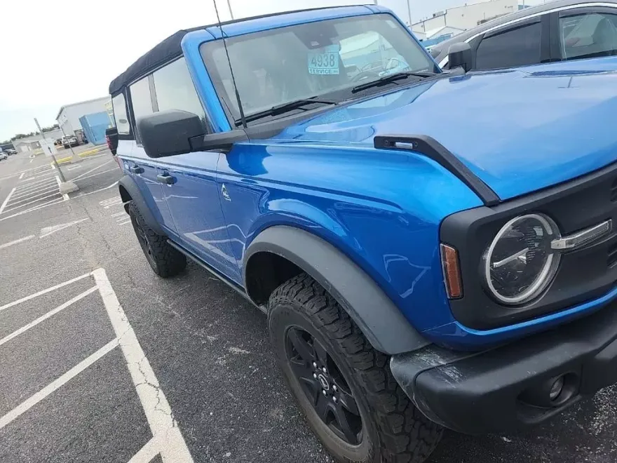 2023 Ford Bronco Black Diamond photo 1