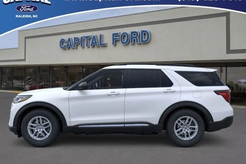 2025 Ford Explorer photo 1