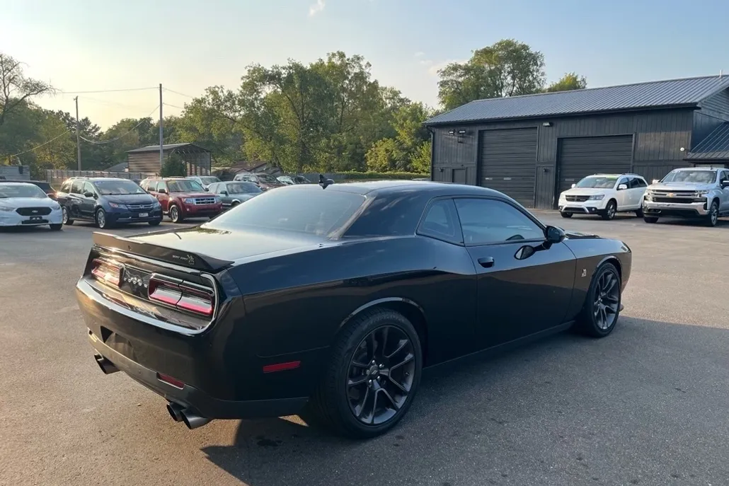 2022 Dodge Challenger R/T Scat Pack photo 1
