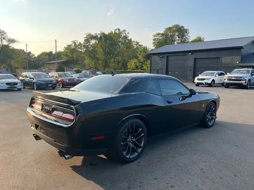 2022 Dodge Challenger R/T Scat Pack photo 1