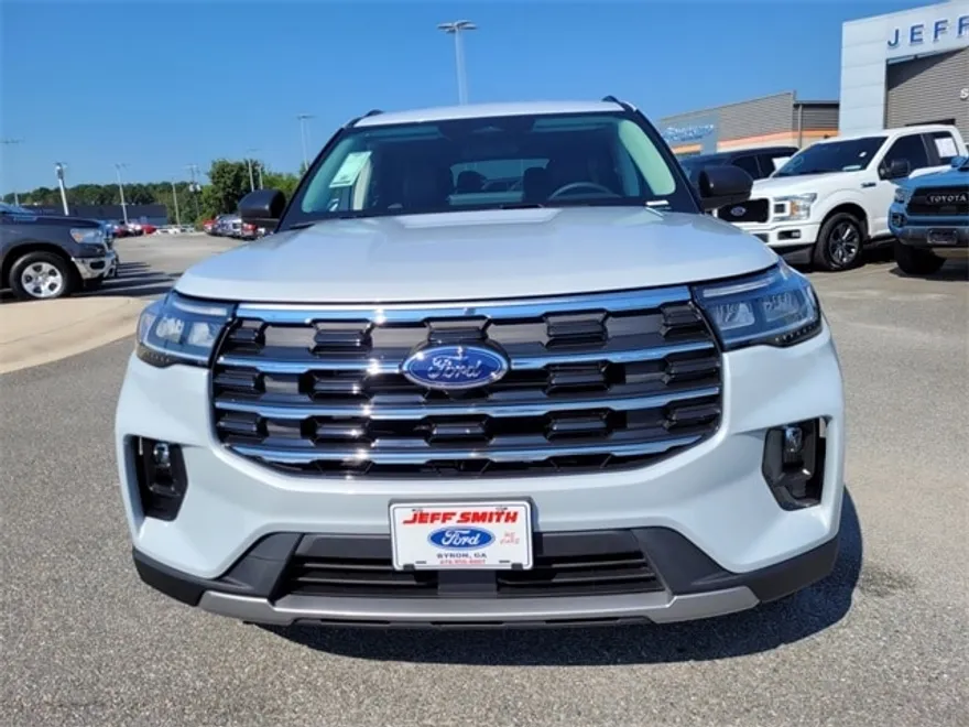 2025 Ford Explorer photo 1