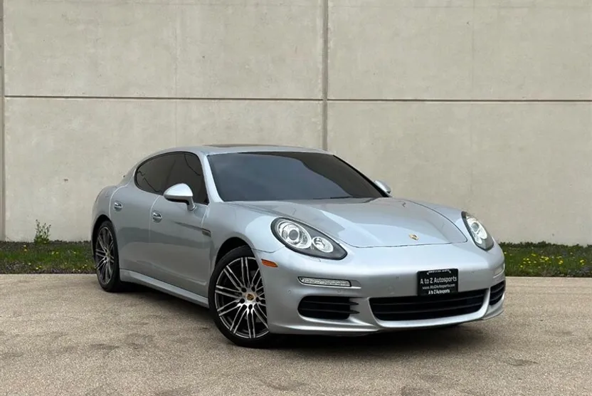 2015 Porsche Panamera S photo 1
