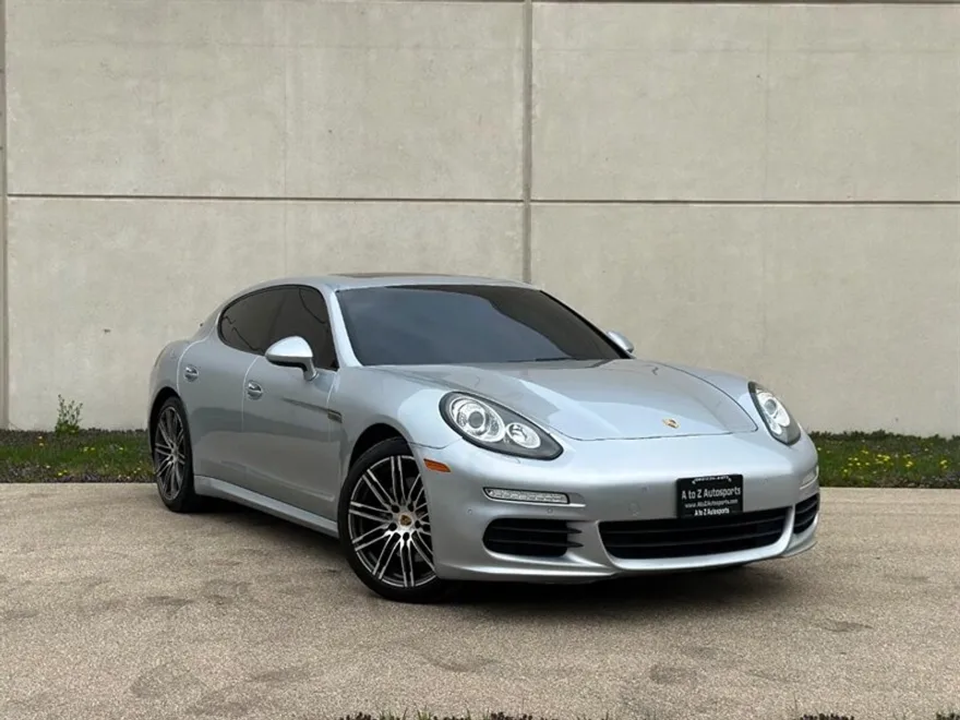 2015 Porsche Panamera S photo 1