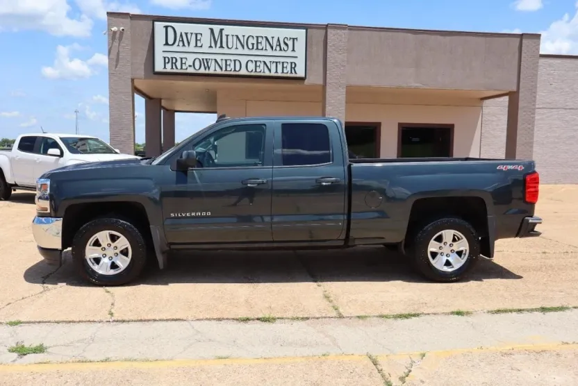 2017 Chevrolet Silverado 1500 LT photo 1