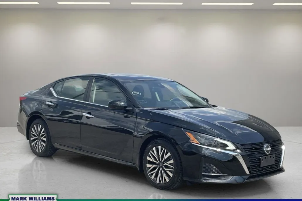 2023 Nissan Altima 2.5 SV photo 1