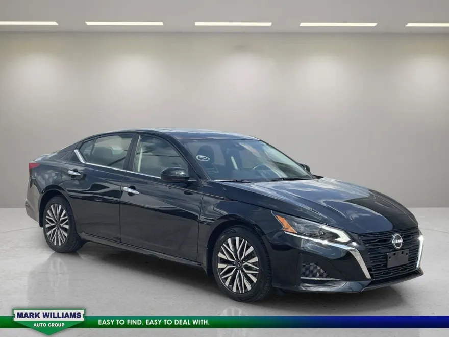 2023 Nissan Altima 2.5 SV photo 1