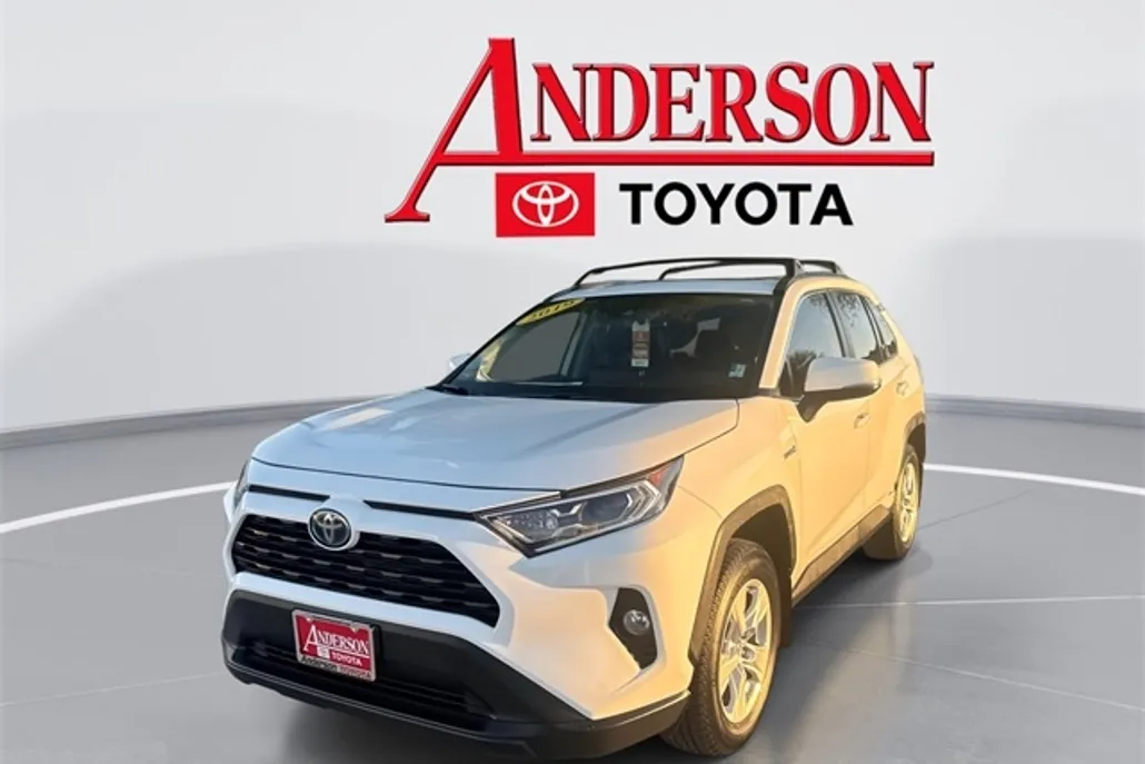 2019 Toyota RAV4 Hybrid XLE photo 1