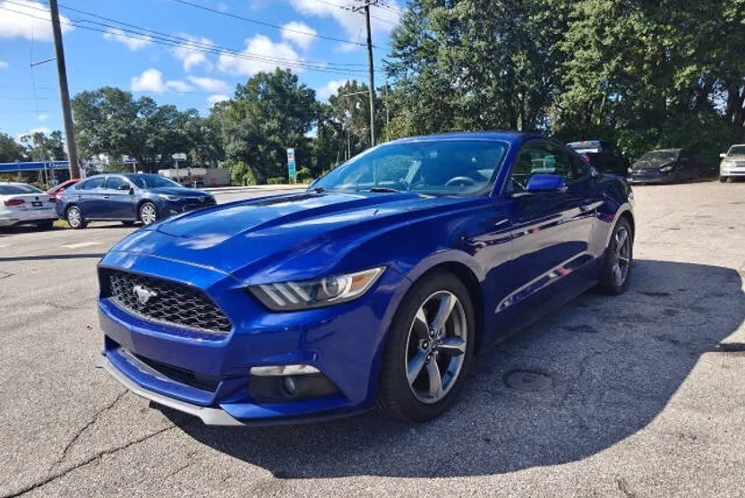 2016 Ford Mustang V6 photo 1