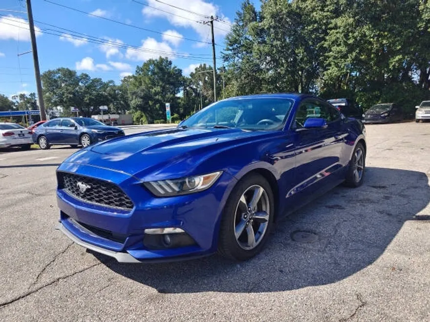 2016 Ford Mustang V6 photo 1