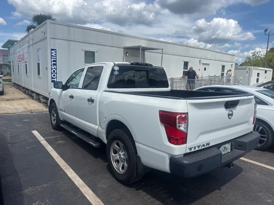 2017 Nissan Titan S photo 1