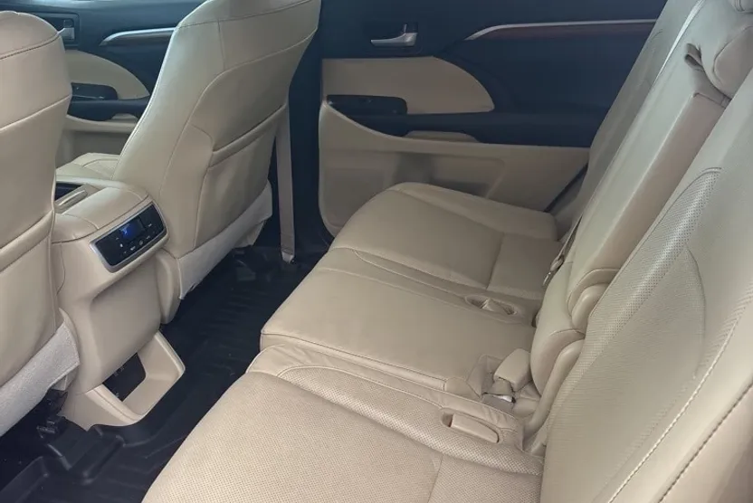 2017 Toyota Highlander Limited photo 1