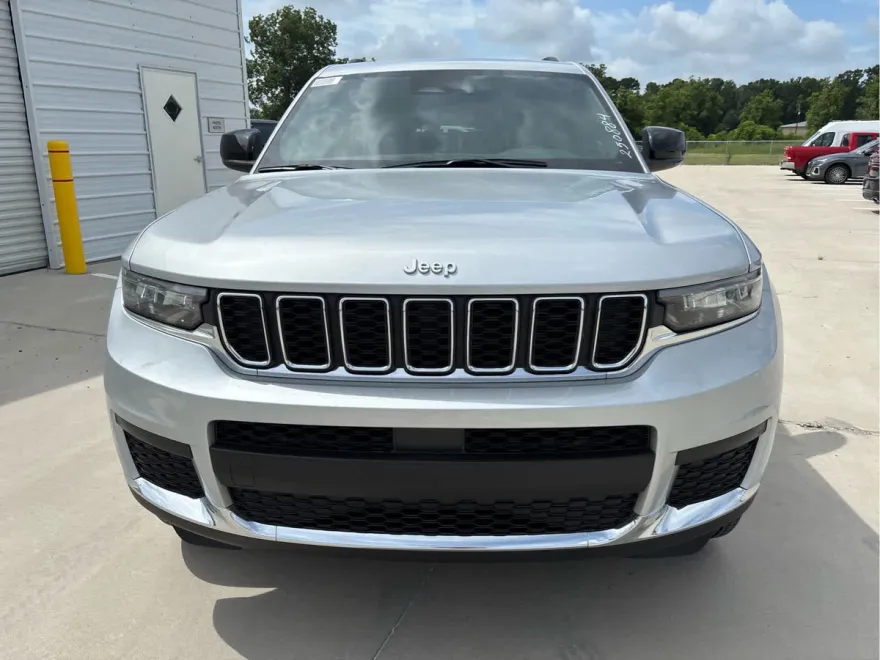 2025 Jeep Grand Cherokee Laredo X photo 1