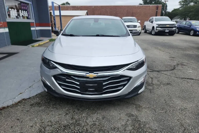 2020 Chevrolet Malibu LS photo 1