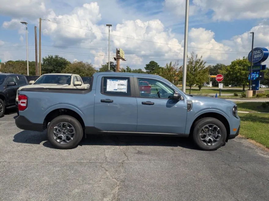 2025 Ford Maverick XLT photo 1