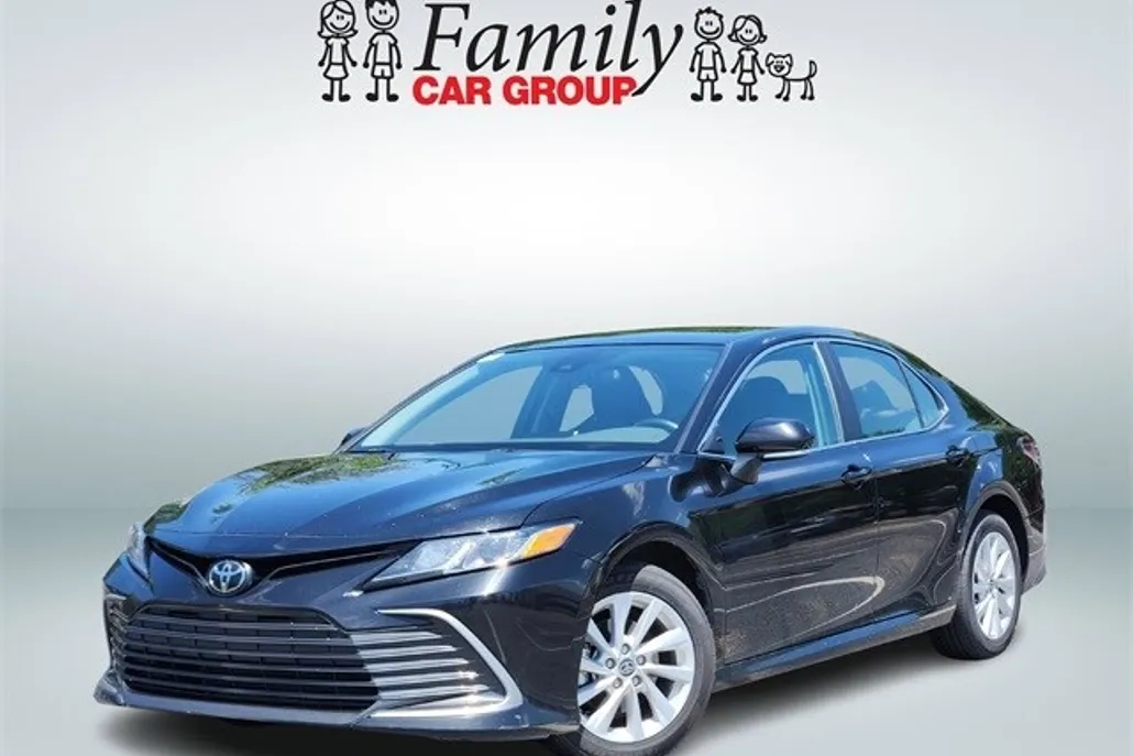 2024 Toyota Camry LE photo 1