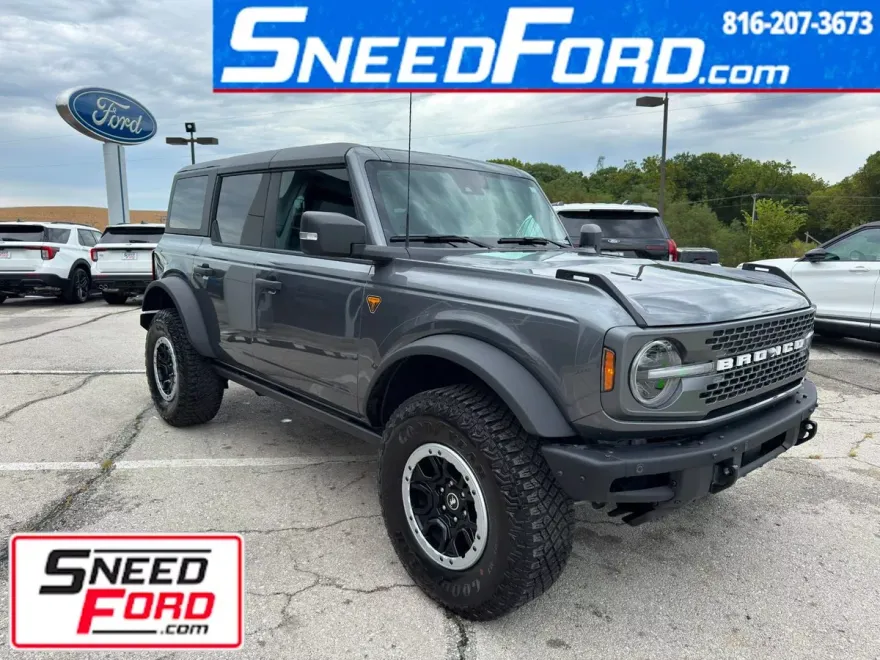2024 Ford Bronco Badlands photo 1