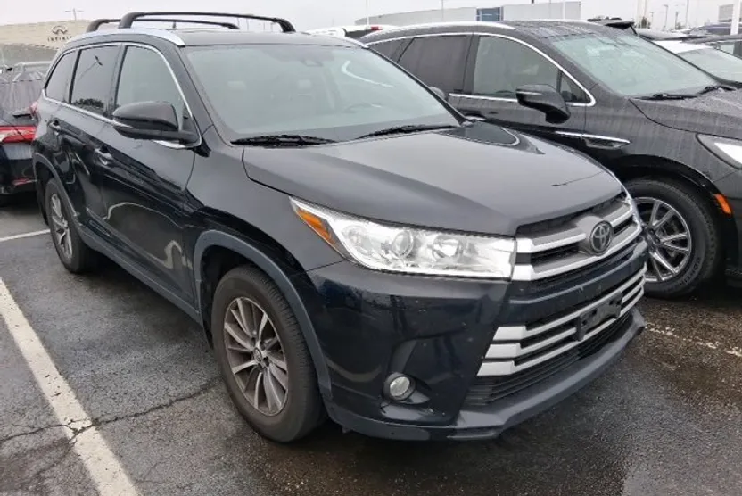 2019 Toyota Highlander XLE photo 1