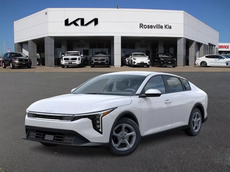 2025 Kia K4 LXS photo 1