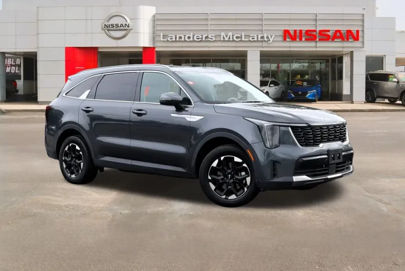 2024 Kia Sorento S photo 1