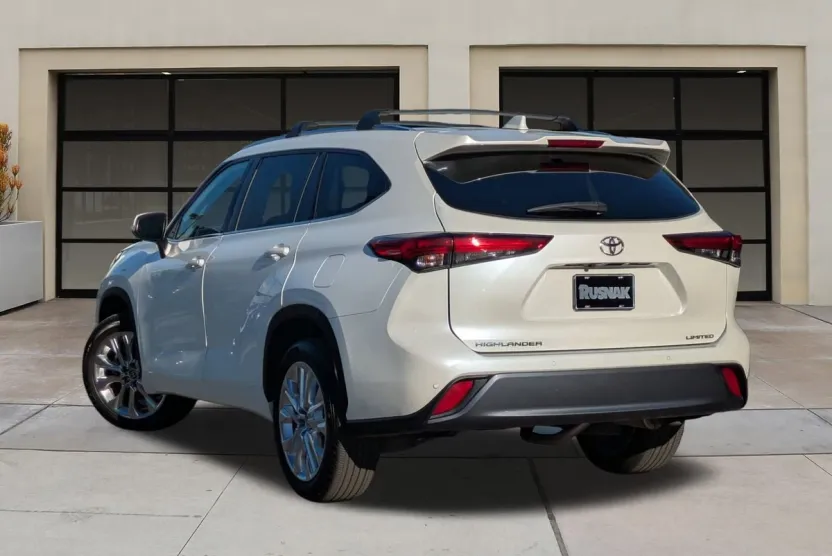 2020 Toyota Highlander Limited photo 1