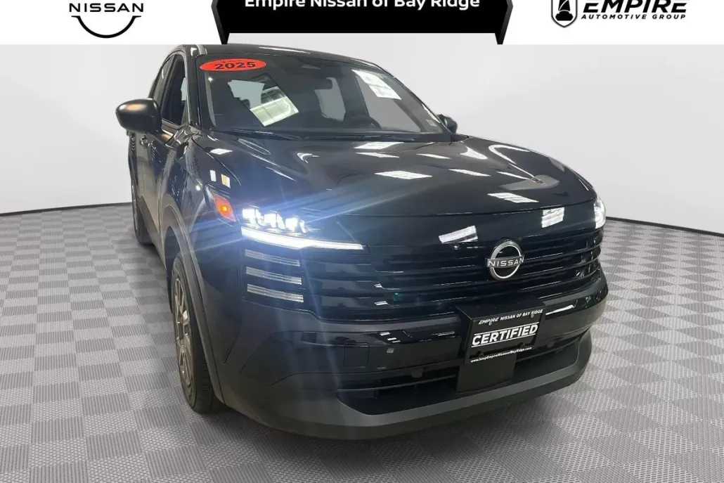 2025 Nissan Kicks S photo 1