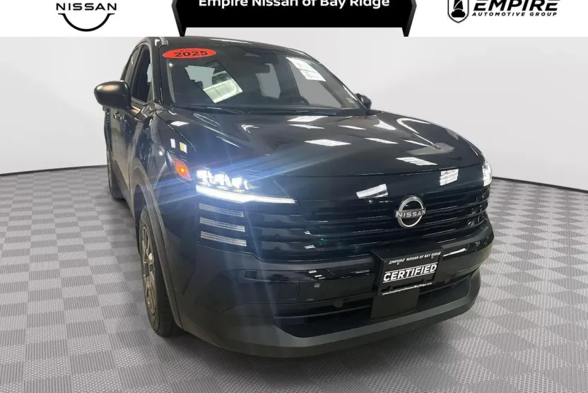2025 Nissan Kicks S photo 1