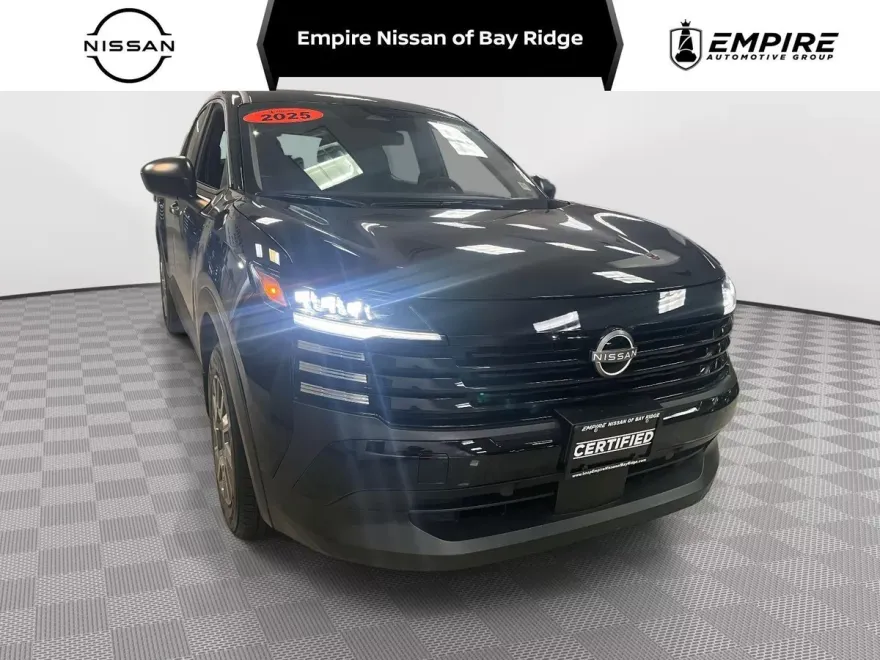 2025 Nissan Kicks S photo 1