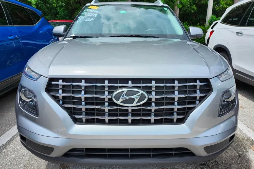 2023 Hyundai Venue SEL photo 1