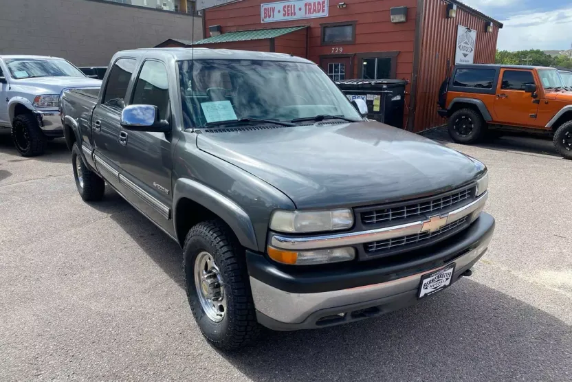 2001 Chevrolet Silverado LS photo 1