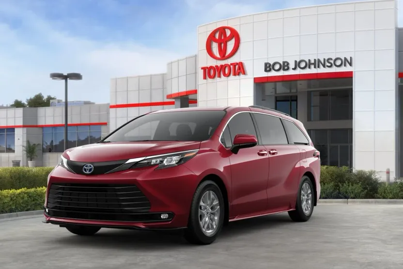 2025 Toyota Sienna XLE photo 1