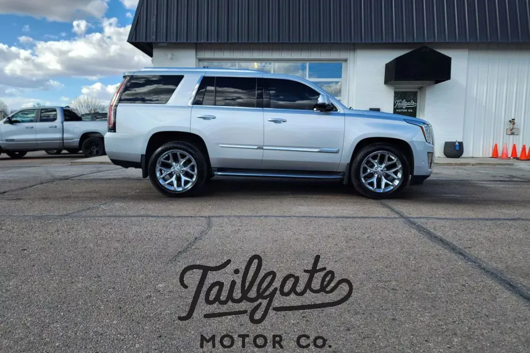 2017 Cadillac Escalade Luxury Sport photo 1