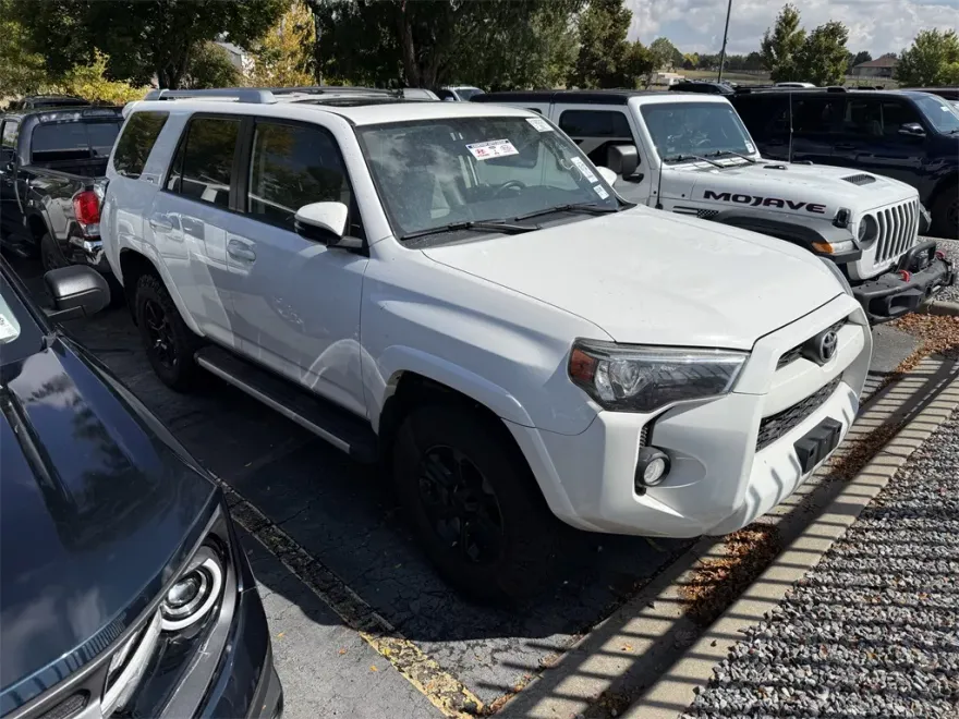 2018 Toyota 4Runner SR5 Premium photo 1