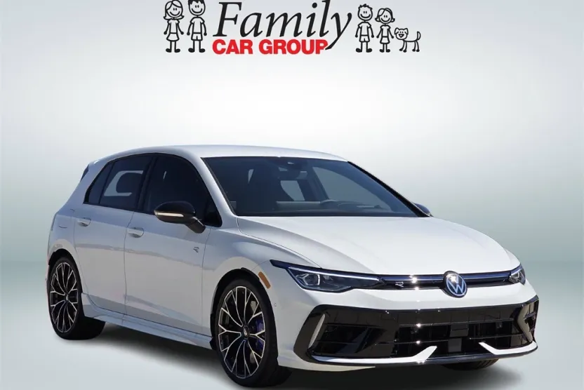 2025 Volkswagen Golf R 2.0 TSI photo 1