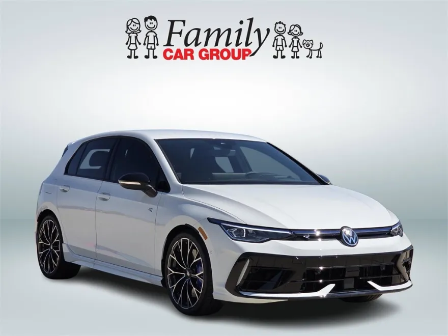2025 Volkswagen Golf R 2.0 TSI photo 1