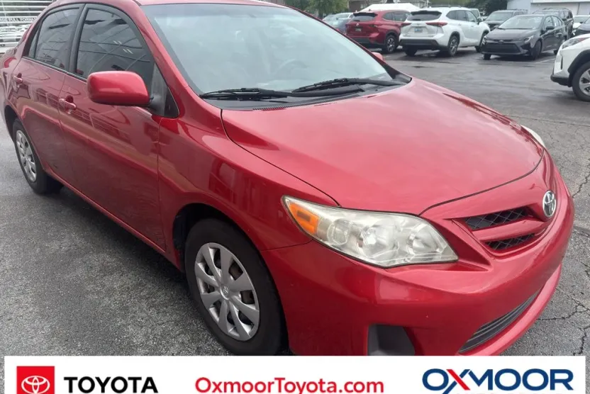 2011 Toyota Corolla LE photo 1