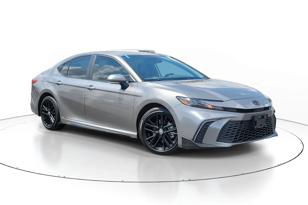 2025 Toyota Camry SE photo 1