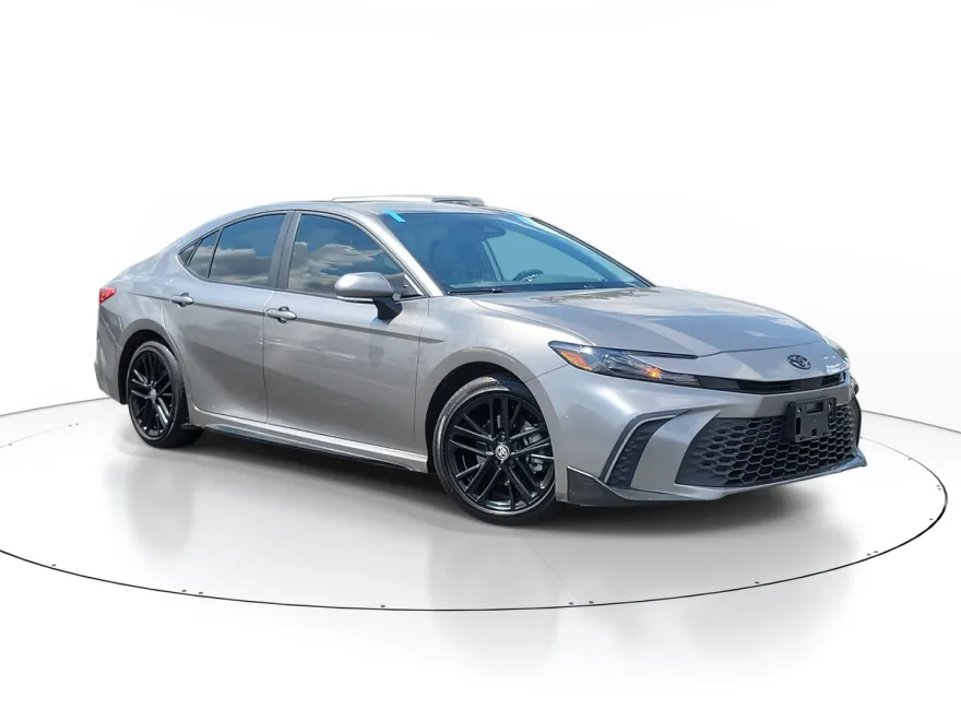 2025 Toyota Camry SE photo 1