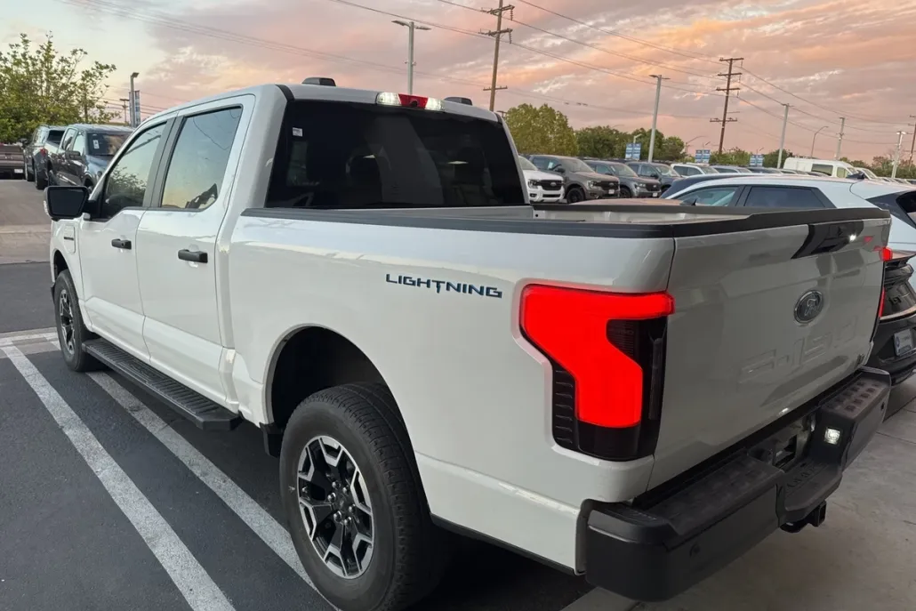 2022 Ford F-150 Lightning photo 1