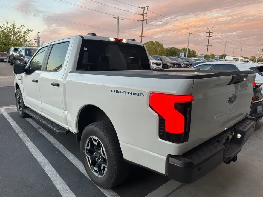 2022 Ford F-150 Lightning photo 1
