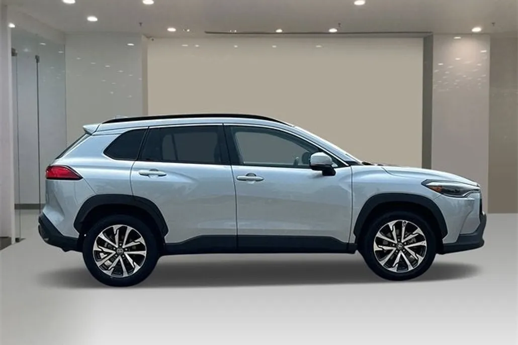 2024 Toyota Corolla Cross XLE photo 1