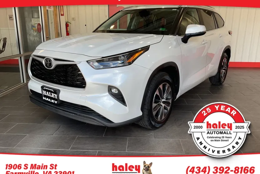 2023 Toyota Highlander XLE photo 1