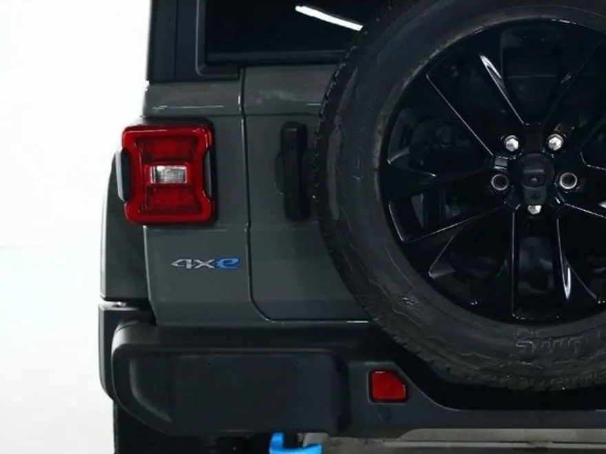 2022 Jeep Wrangler Unlimited Sahara High Altitude 4xe photo 40