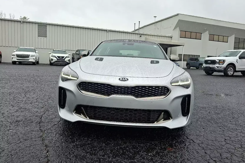 2018 Kia Stinger GT2 photo 1
