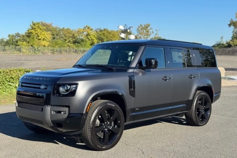 2026 Land Rover Defender 130 V8 photo 1