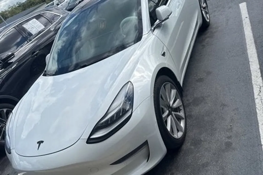 2020 Tesla Model 3 Standard Range Plus photo 1