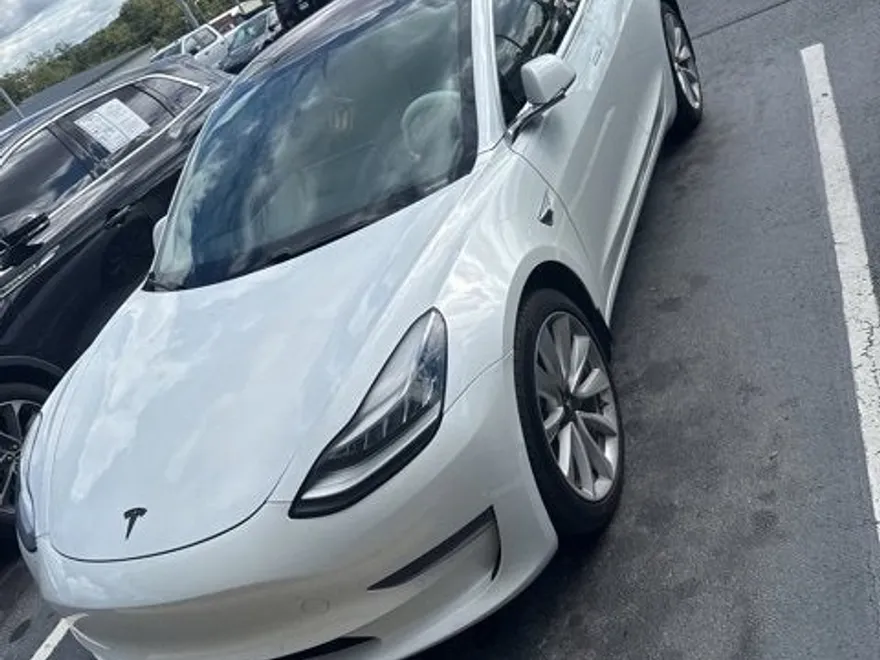 2020 Tesla Model 3 Standard Range Plus photo 1