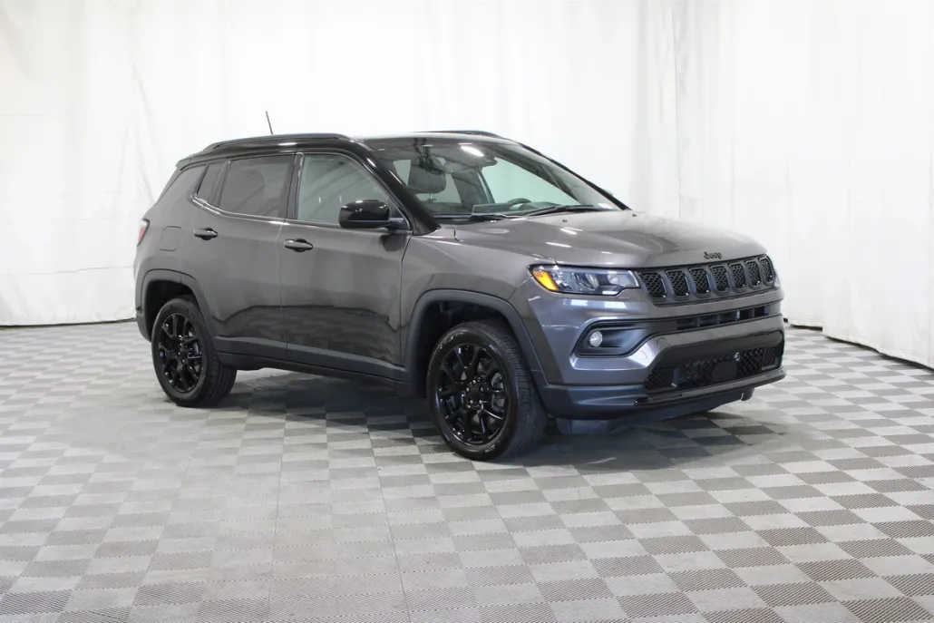 2023 Jeep Compass Altitude photo 1