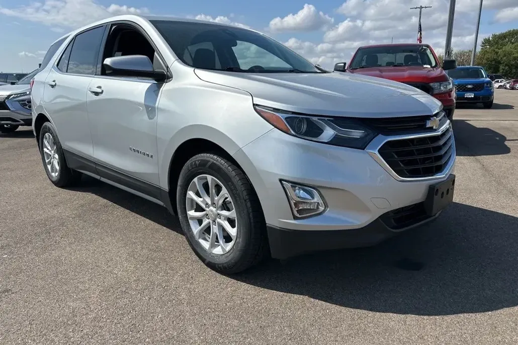 2020 Chevrolet Equinox LT photo 1