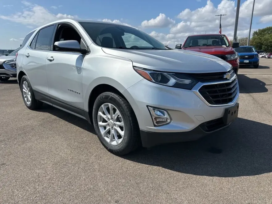 2020 Chevrolet Equinox LT photo 1