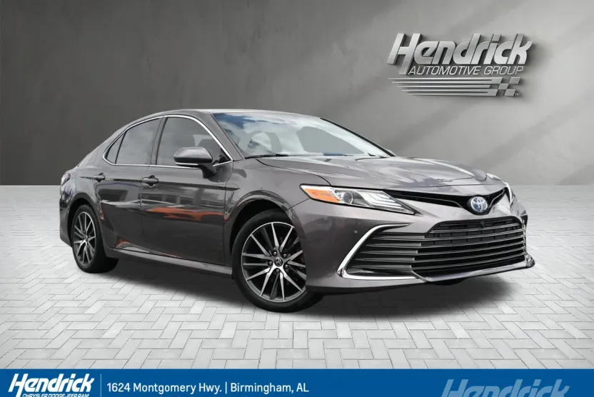 2024 Toyota Camry Hybrid XLE photo 1